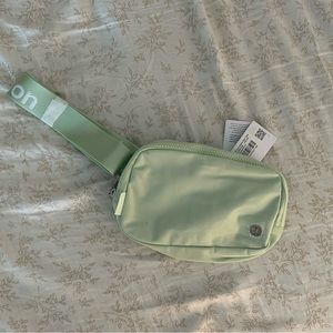 lululemon crossbody bag